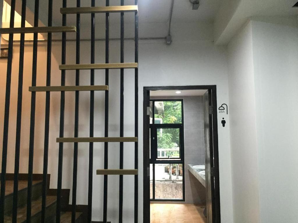 Feel Good Bangkok Hostel Ngoại thất bức ảnh